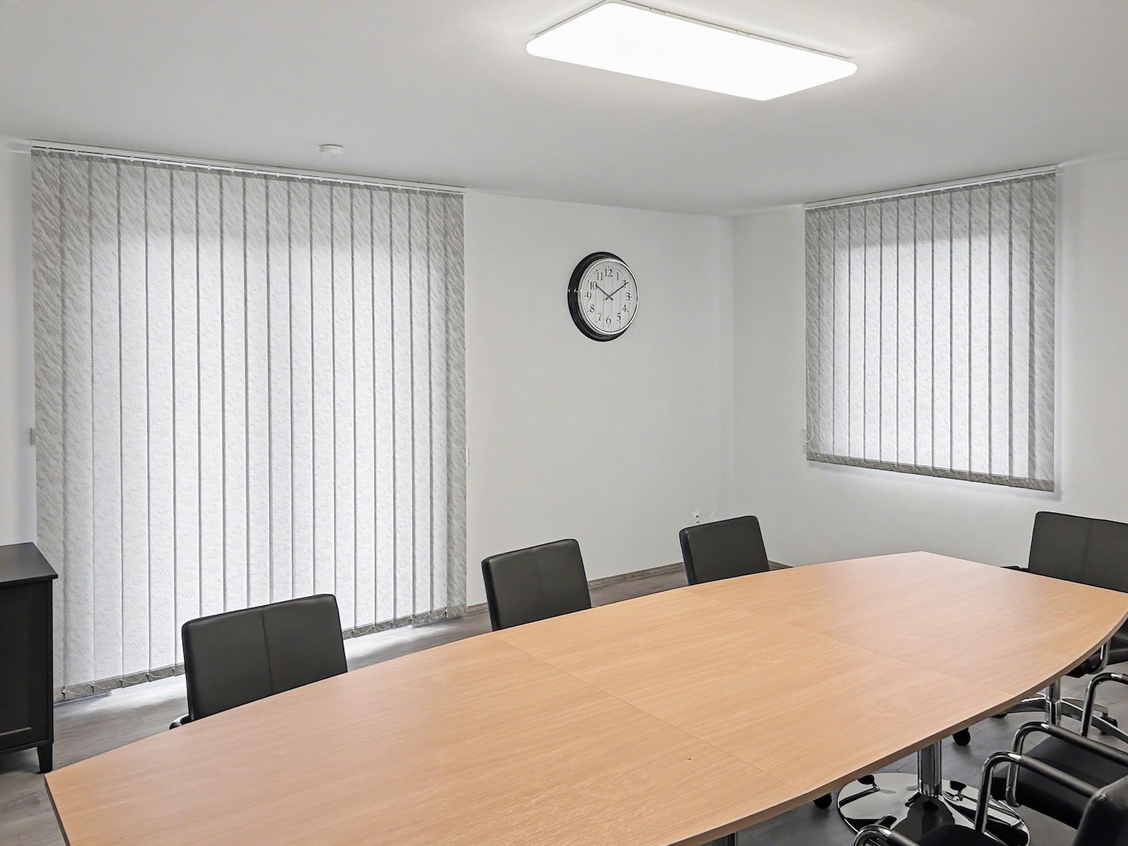 Vertikální žaluzie šedá