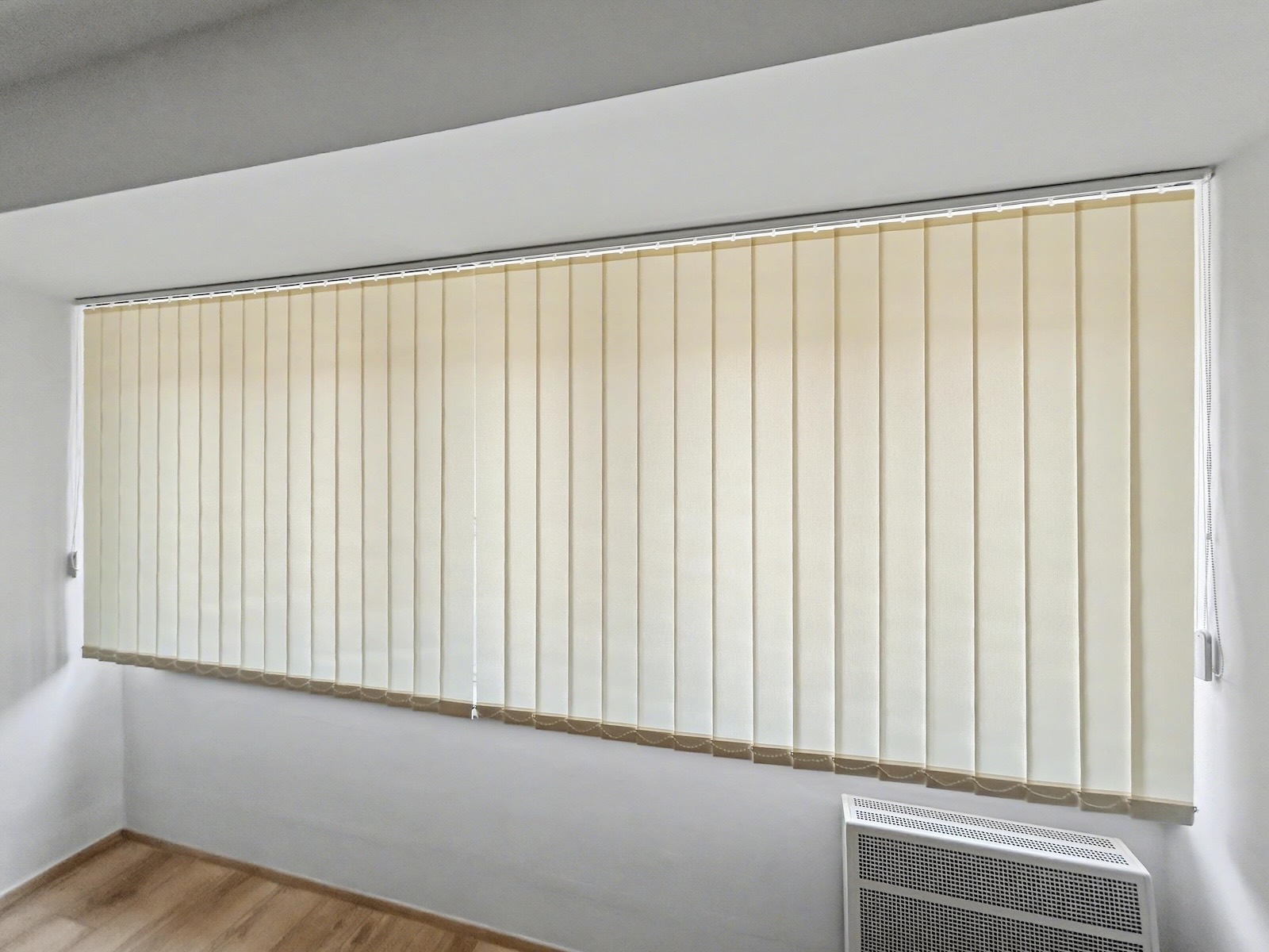 Vertikální žaluzie krémová