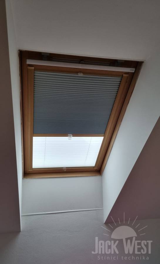 Plisé žaluzie na střešním okně