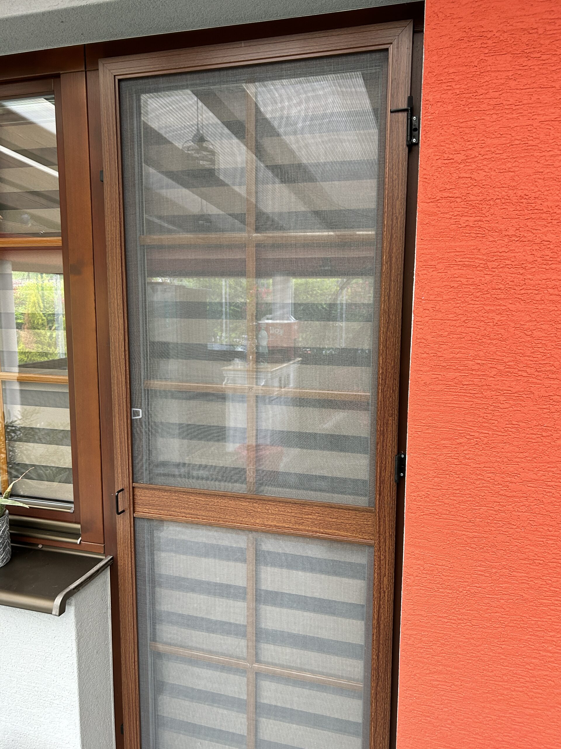 Pantová dveřní síť dřevodekor