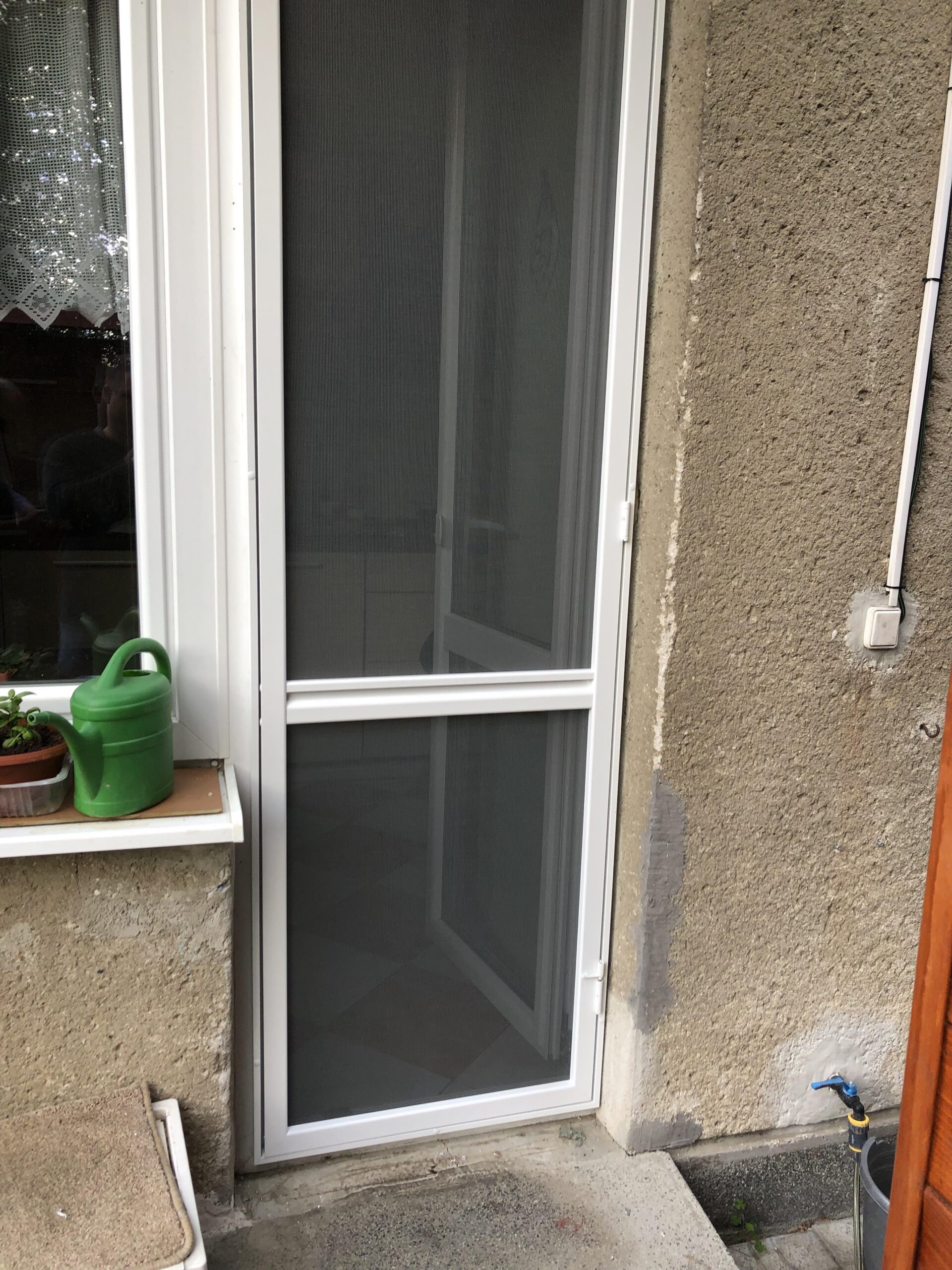 Pantová dveřní síť bílá