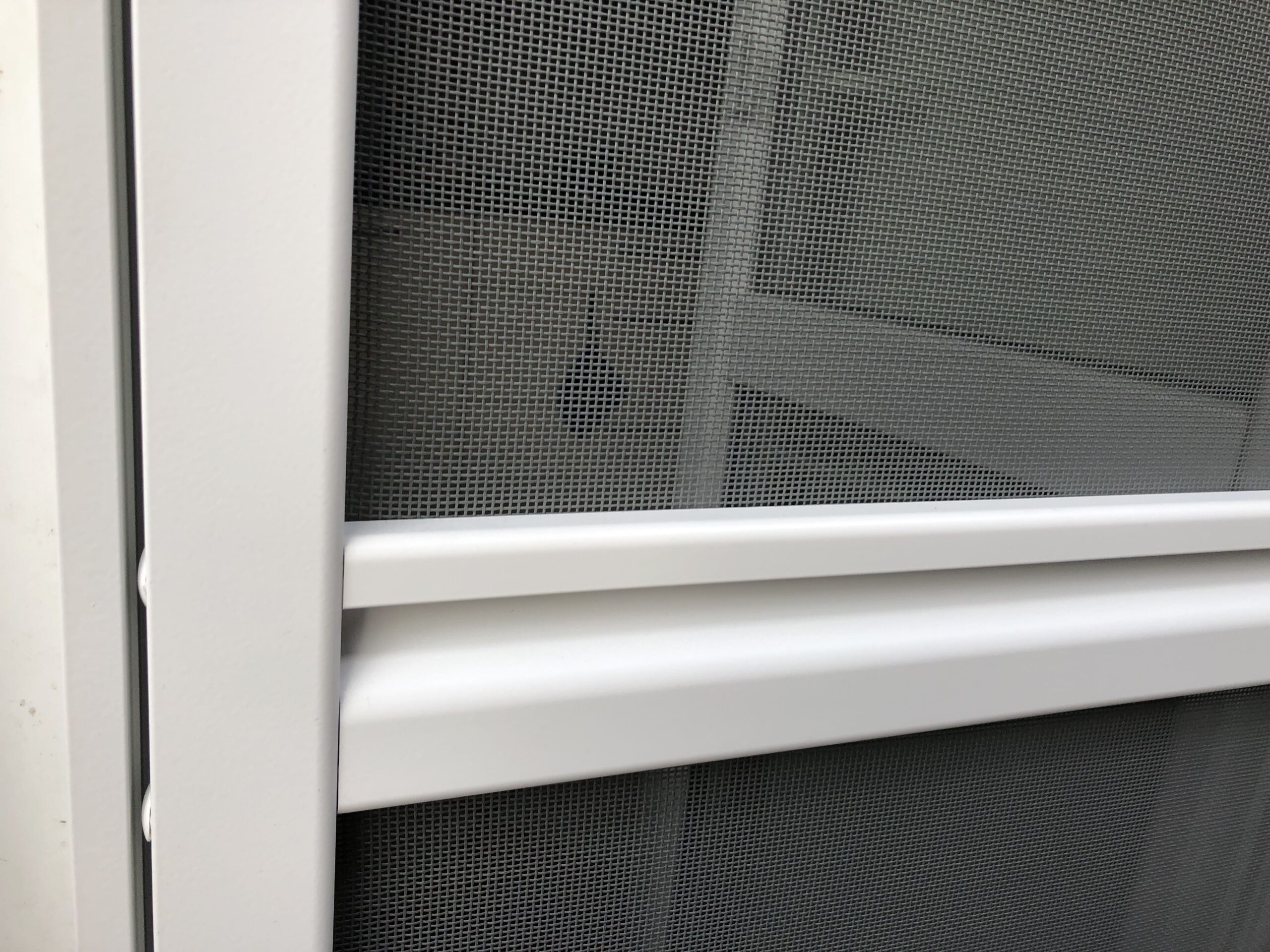 Pantová dveřní síť bílá