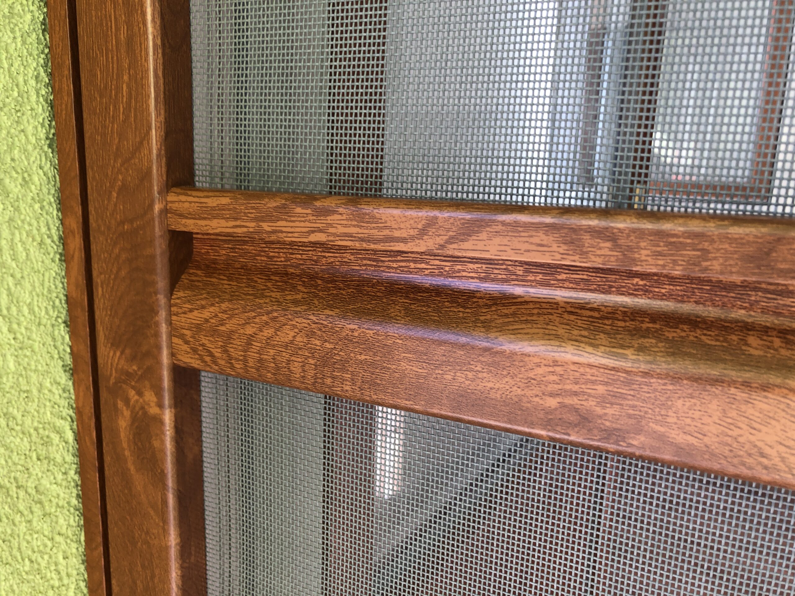 Pantová dveřní síť zlatý dub