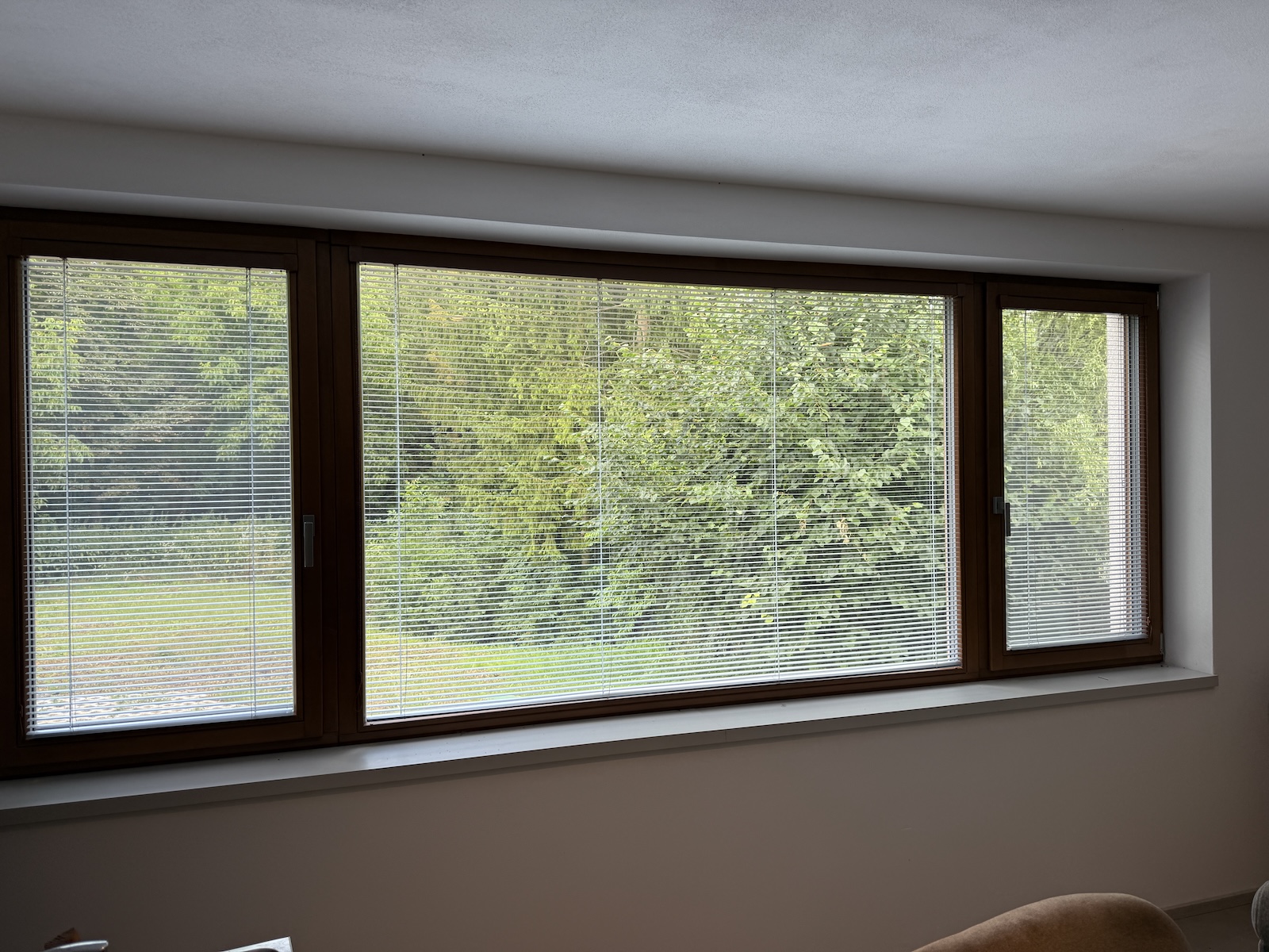 Horizontální žaluzie stříbrná lamela