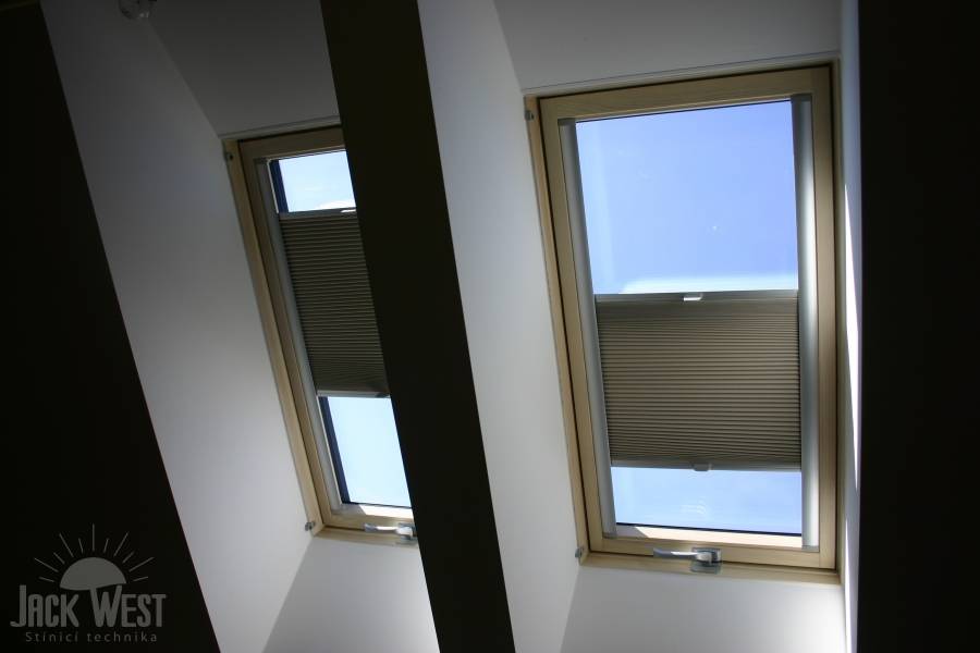 Plisé žaluzie na střešním okně
