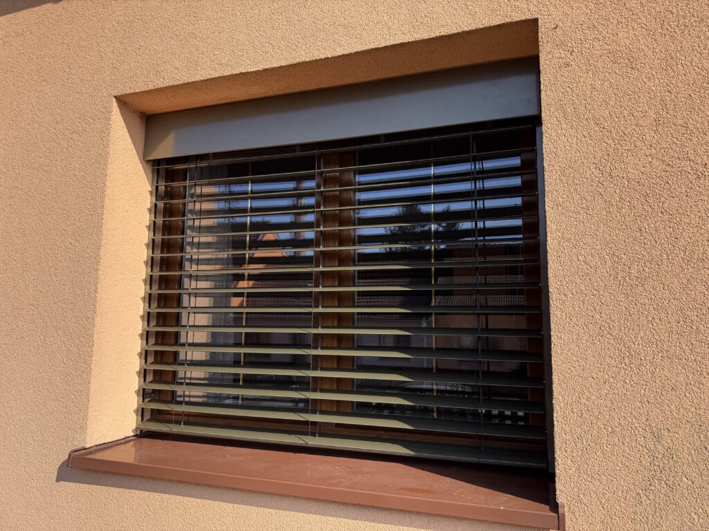 Venkovní žaluzie Z90