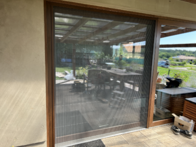 Plisé síť tmavý ořech