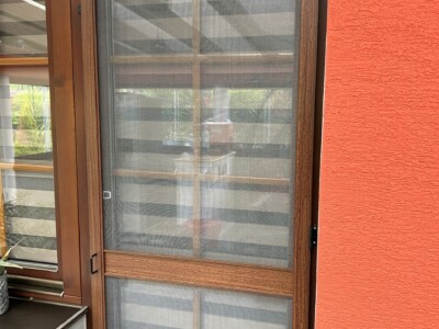 Pantová dveřní síť dřevodekor