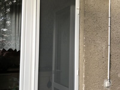 Pantová dveřní síť bílá