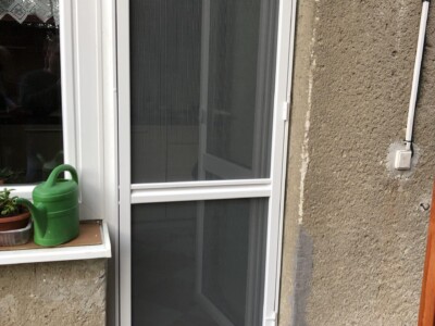 Pantová dveřní síť bílá