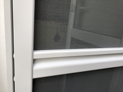 Pantová dveřní síť bílá