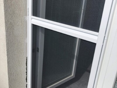 Pantová dveřní síť bílá