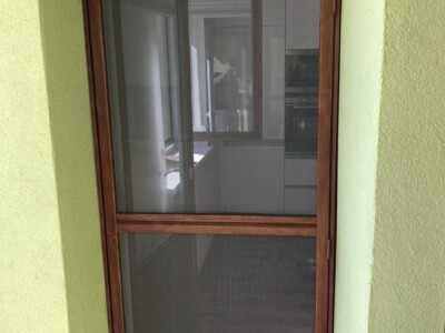 Pantová dveřní síť zlatý dub