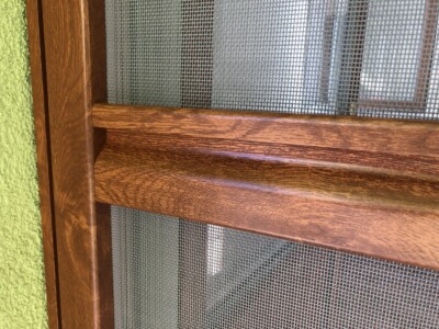 Pantová dveřní síť zlatý dub