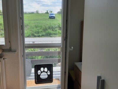 Pantová dveřní síť bílá s průlezem pro kočky