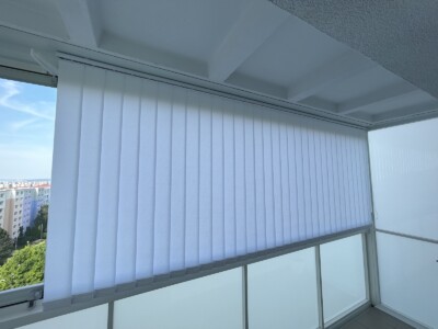 Vertikální žaluzie bílá lodžie