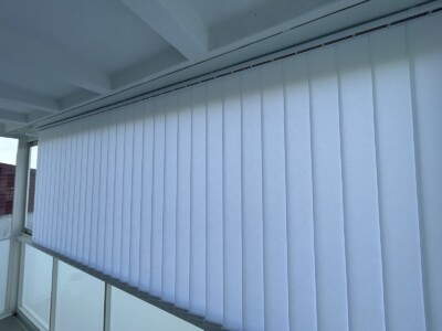 Vertikální žaluzie bílá lodžie