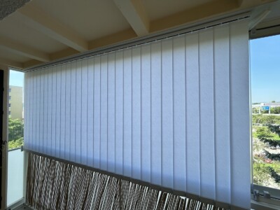 Vertikální žaluzie bílá lodžie