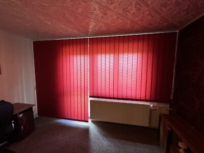 Vertikální žaluzie červená obyvák