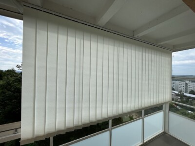 Vertikální žaluzie krémová lodžie