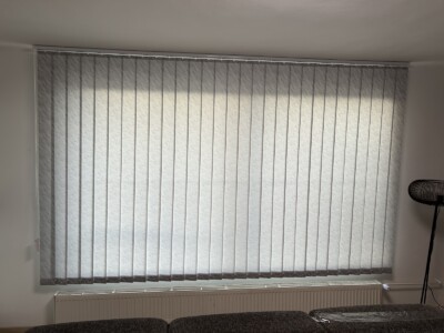 Vertikální žaluzie šedá