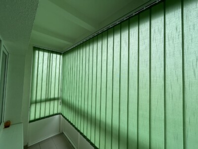 Vertikální žaluzie zelená lodžie